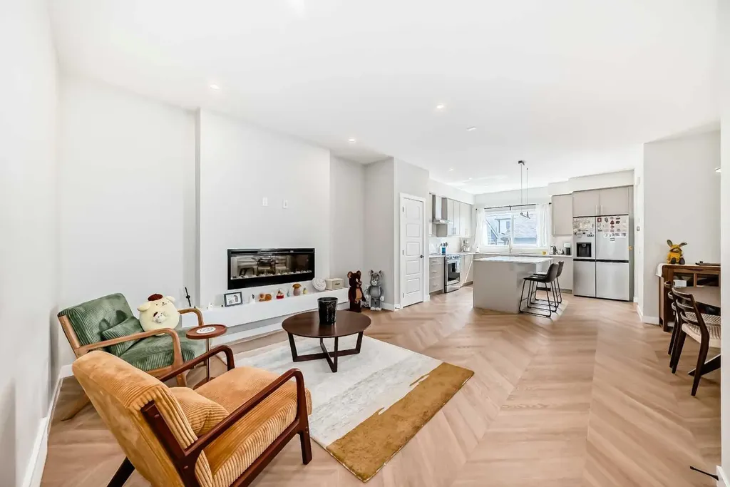 134 Versant View SW Calgary AB T2Y0N2