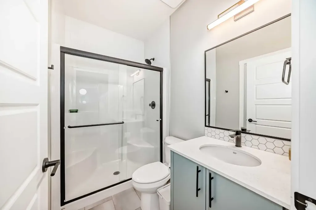 134 Versant View SW Calgary AB T2Y0N2