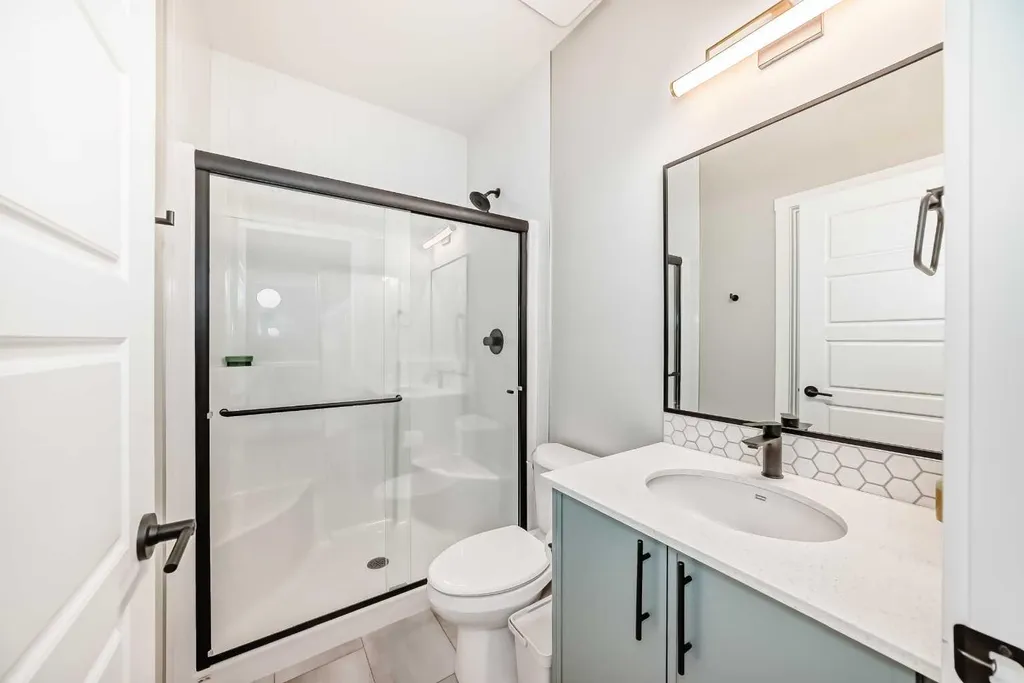 134 Versant View SW Calgary AB T2Y0N2