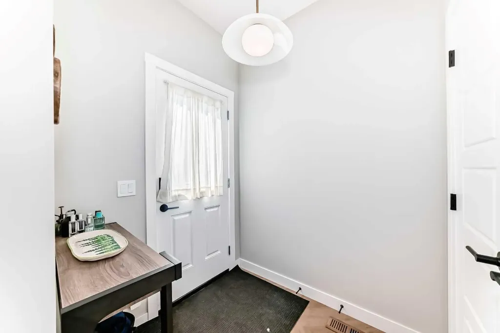 134 Versant View SW Calgary AB T2Y0N2