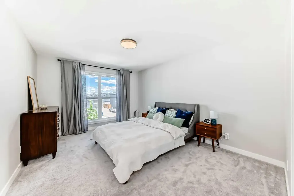 134 Versant View SW Calgary AB T2Y0N2