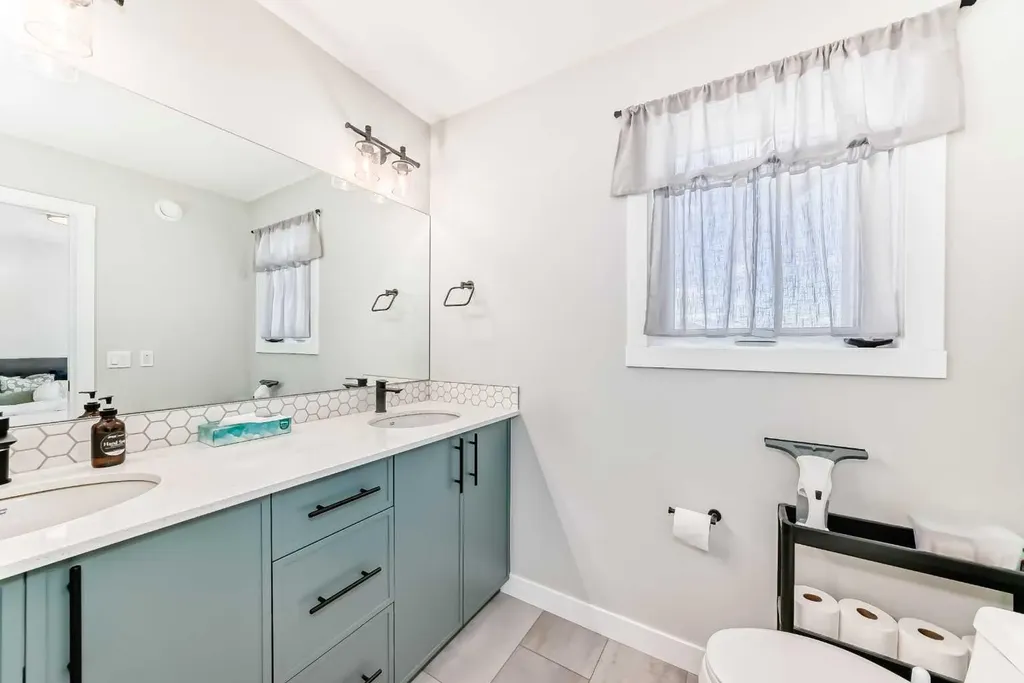 134 Versant View SW Calgary AB T2Y0N2