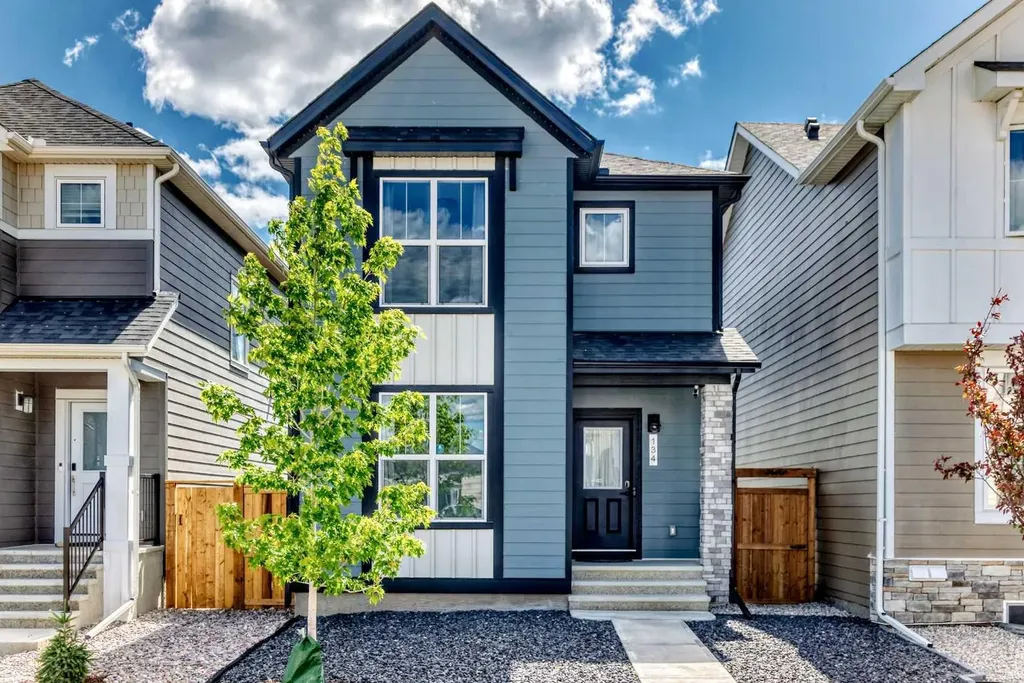 134 Versant View SW Calgary AB T2Y0N2
