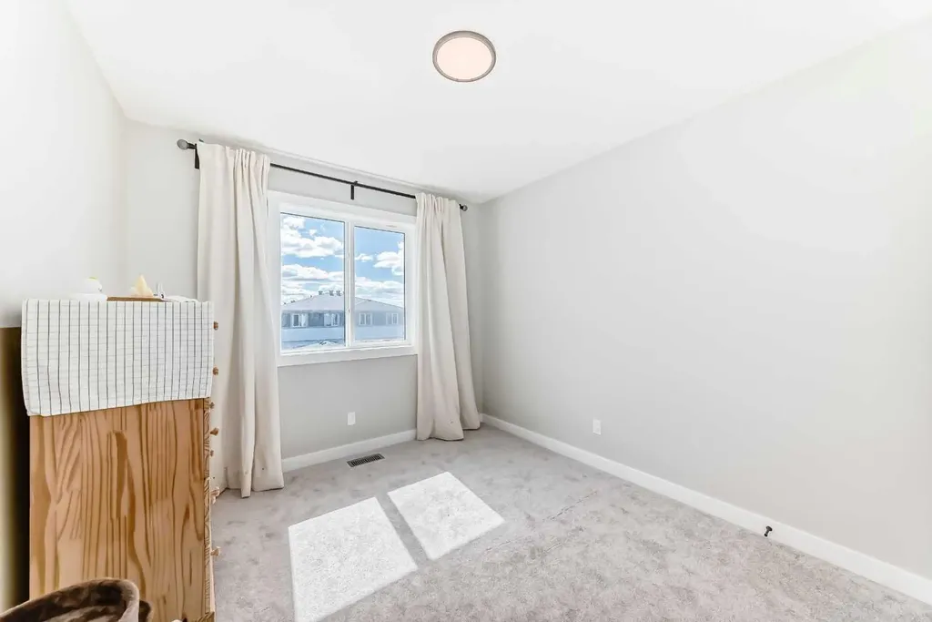 134 Versant View SW Calgary AB T2Y0N2