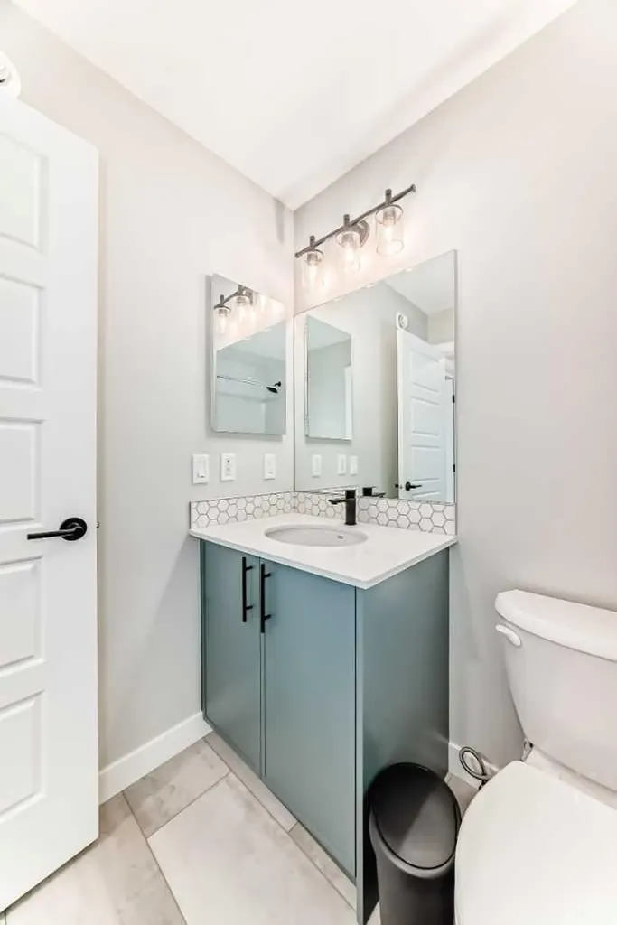 134 Versant View SW Calgary AB T2Y0N2