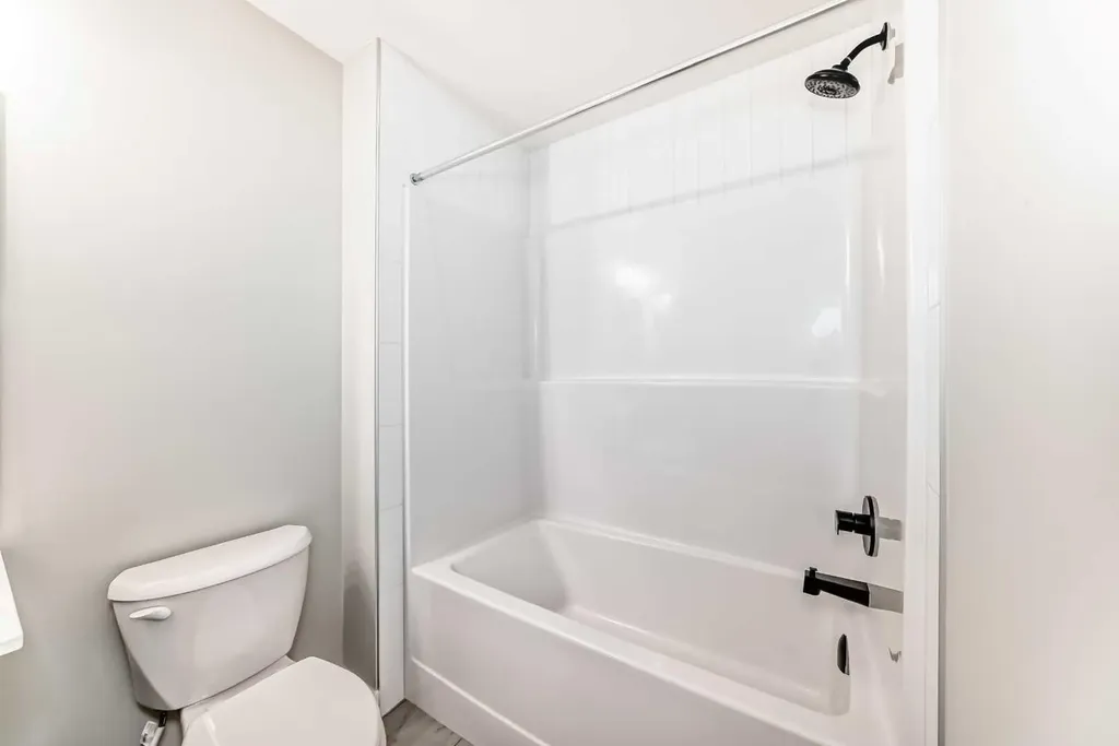 134 Versant View SW Calgary AB T2Y0N2