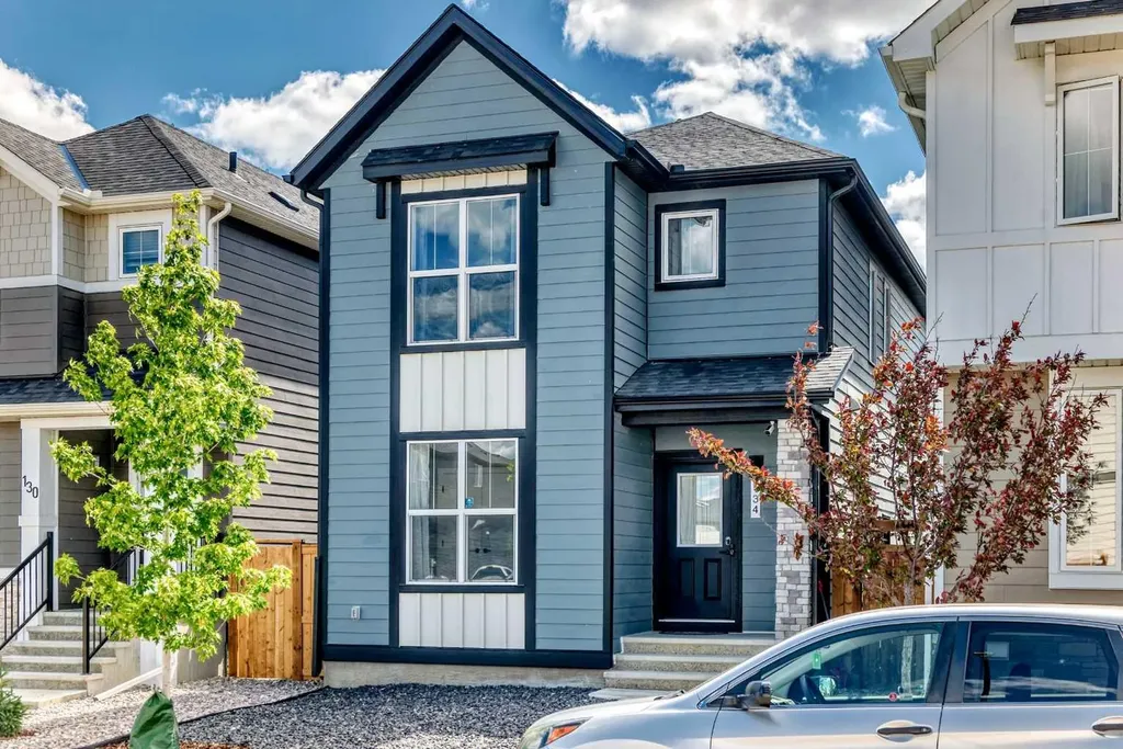 134 Versant View SW Calgary AB T2Y0N2