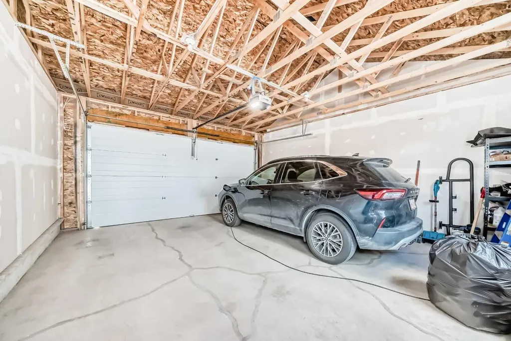 134 Versant View SW Calgary AB T2Y0N2