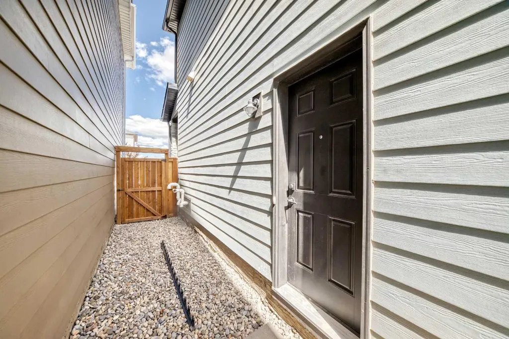 134 Versant View SW Calgary AB T2Y0N2