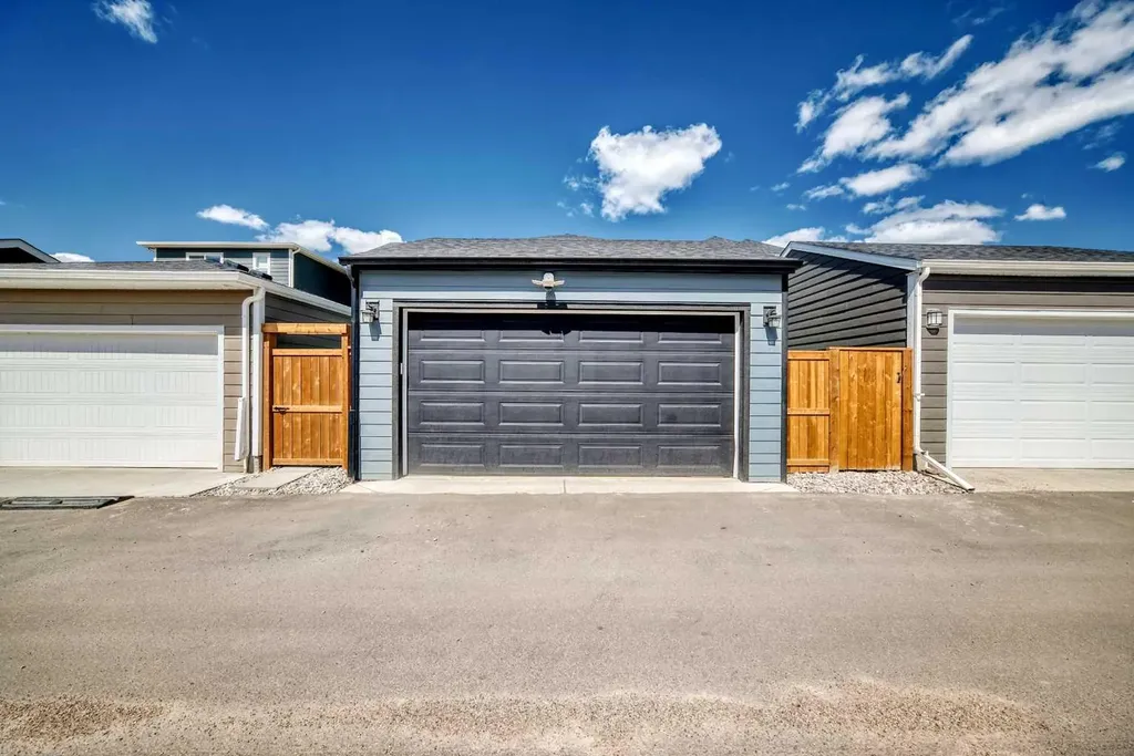 134 Versant View SW Calgary AB T2Y0N2