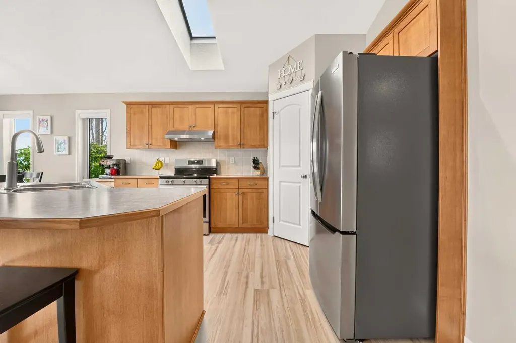 382 Heritage Boulevard W Lethbridge AB T1K 7M5