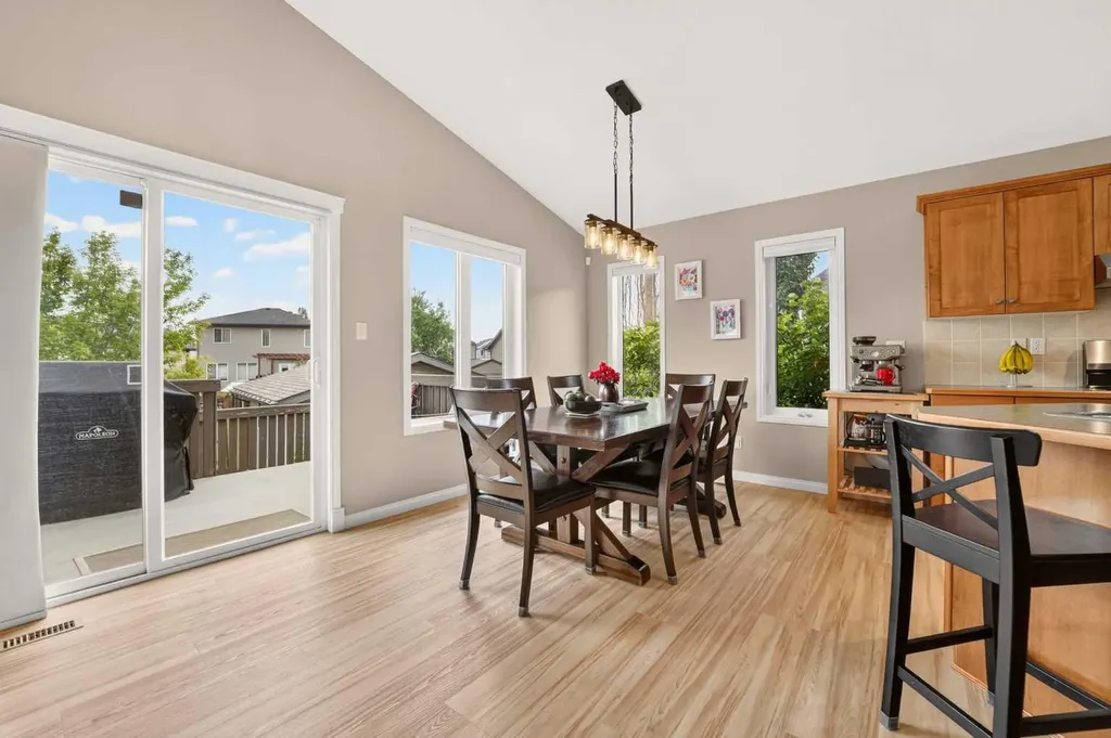 382 Heritage Boulevard W Lethbridge AB T1K 7M5