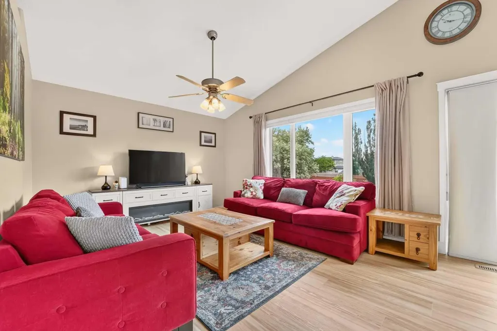 382 Heritage Boulevard W Lethbridge AB T1K 7M5