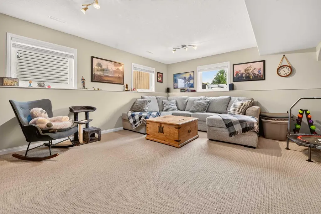 382 Heritage Boulevard W Lethbridge AB T1K 7M5