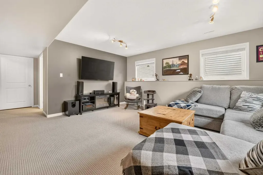 382 Heritage Boulevard W Lethbridge AB T1K 7M5