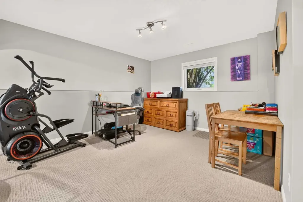 382 Heritage Boulevard W Lethbridge AB T1K 7M5