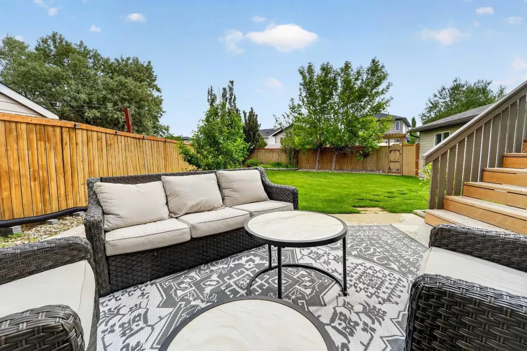 382 Heritage Boulevard W Lethbridge AB T1K 7M5