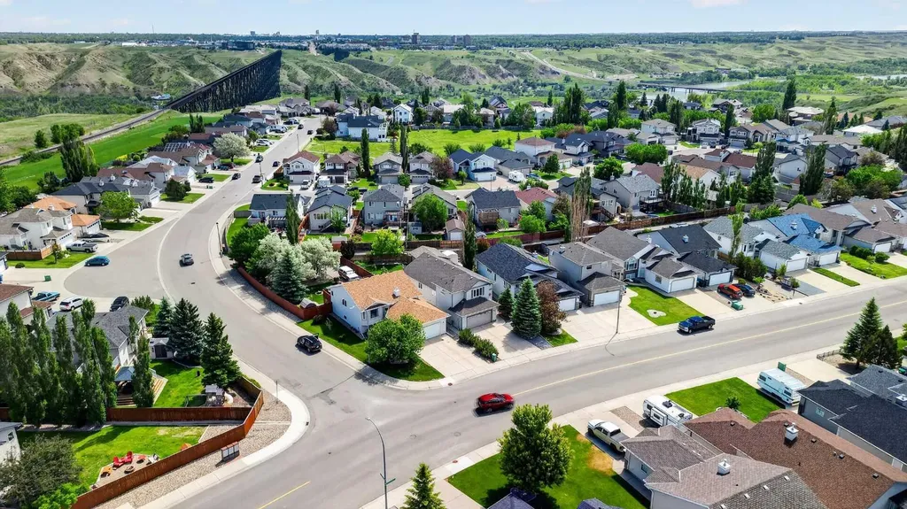 382 Heritage Boulevard W Lethbridge AB T1K 7M5