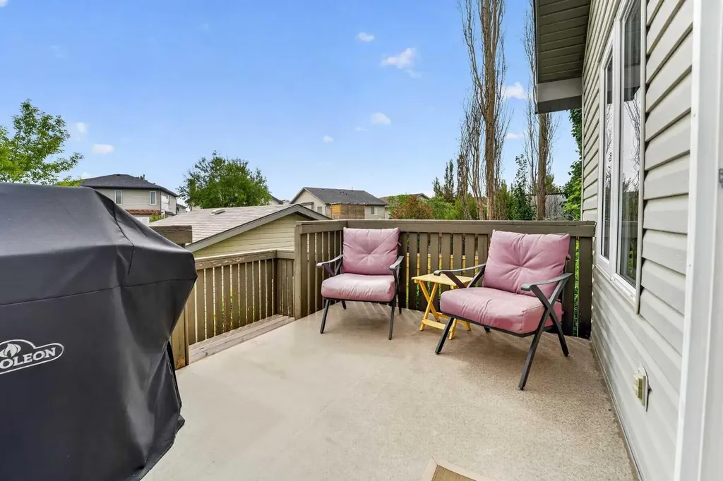 382 Heritage Boulevard W Lethbridge AB T1K 7M5
