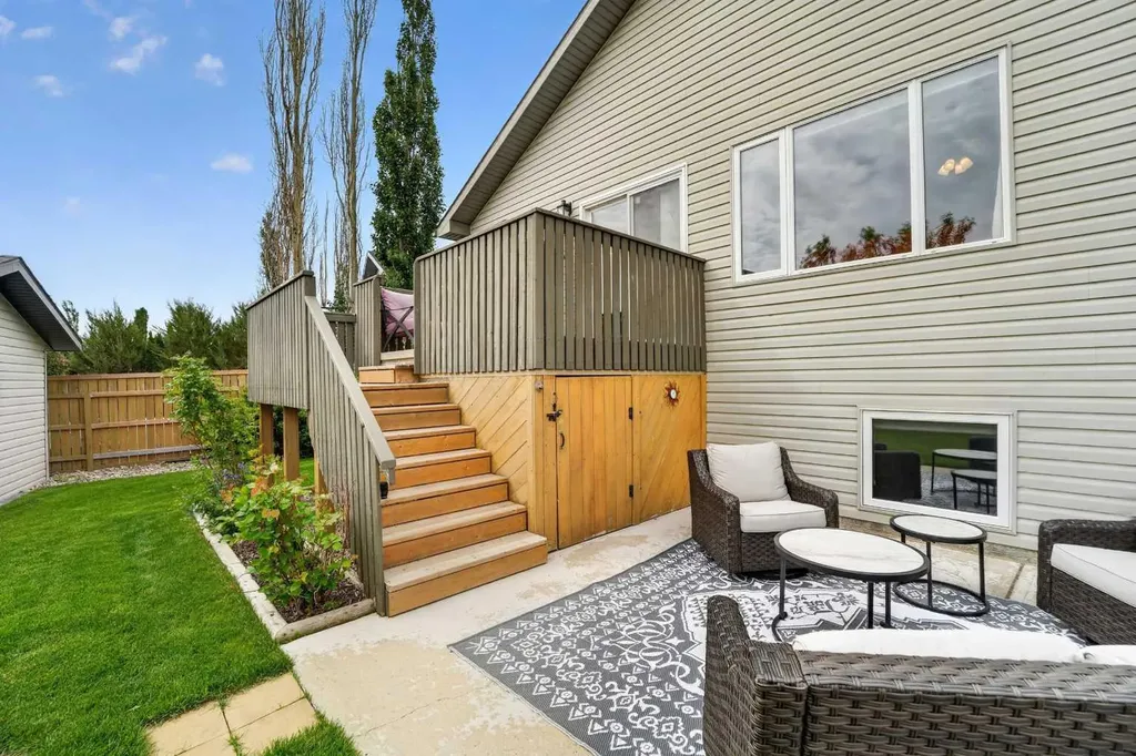382 Heritage Boulevard W Lethbridge AB T1K 7M5