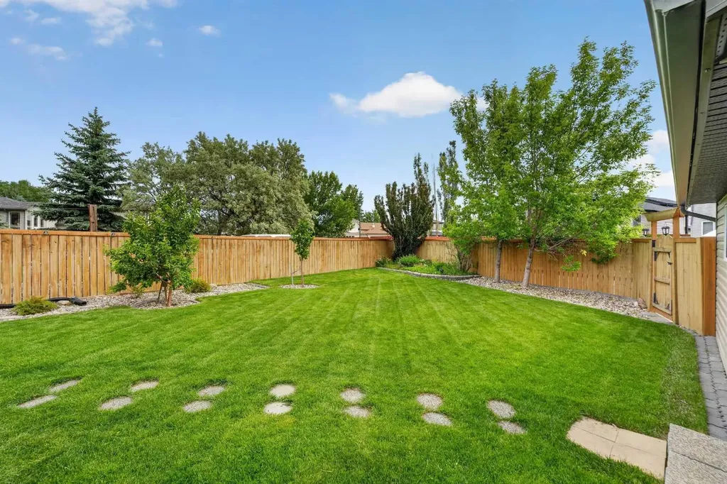 382 Heritage Boulevard W Lethbridge AB T1K 7M5