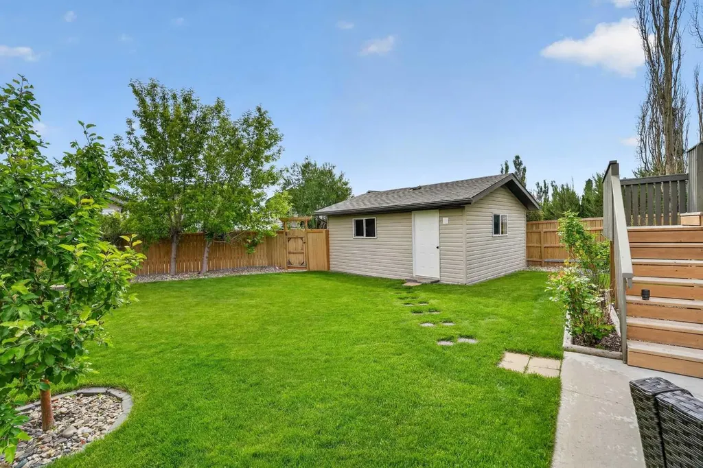 382 Heritage Boulevard W Lethbridge AB T1K 7M5