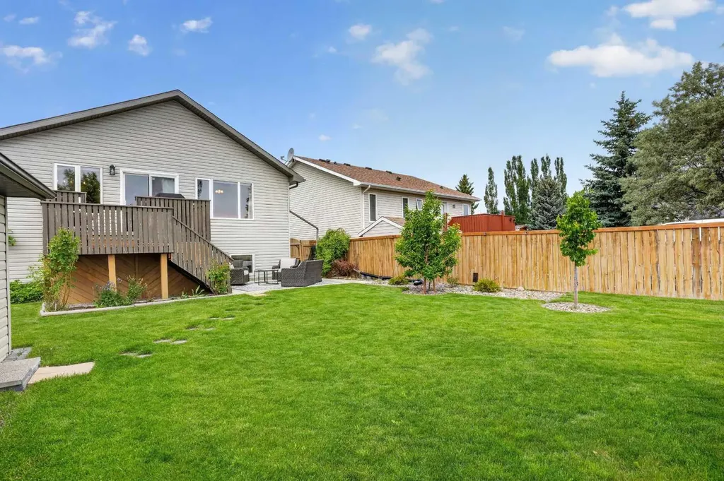 382 Heritage Boulevard W Lethbridge AB T1K 7M5