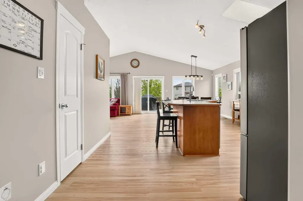 382 Heritage Boulevard W Lethbridge AB T1K 7M5