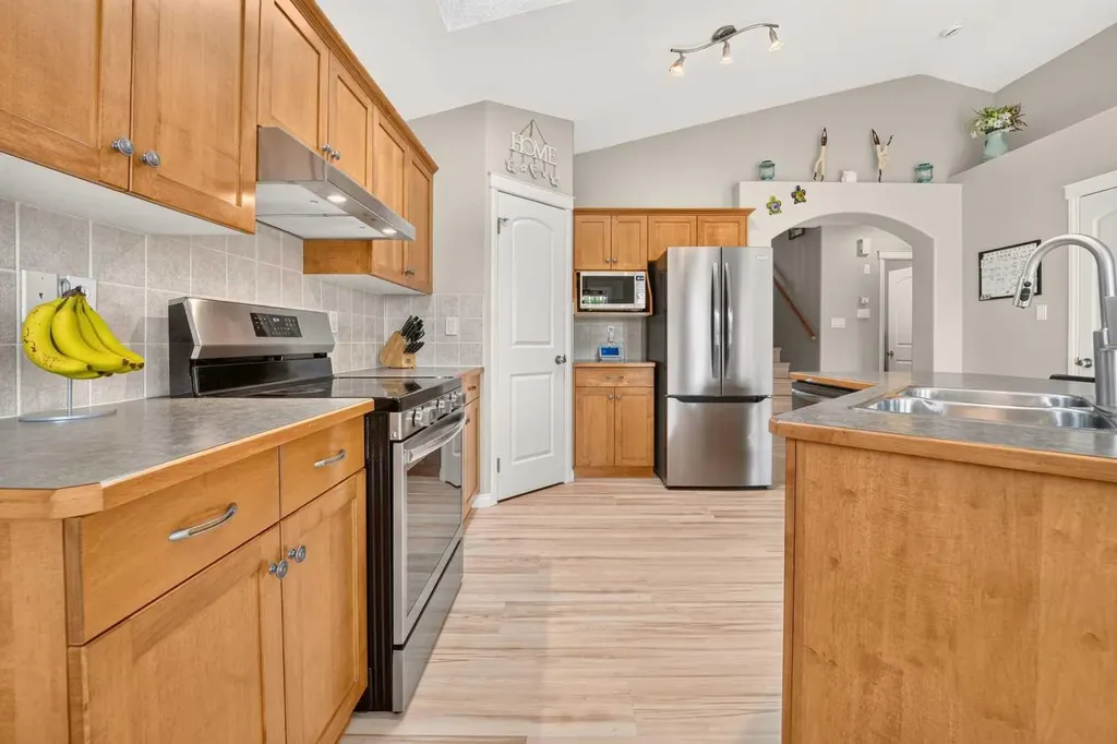 382 Heritage Boulevard W Lethbridge AB T1K 7M5