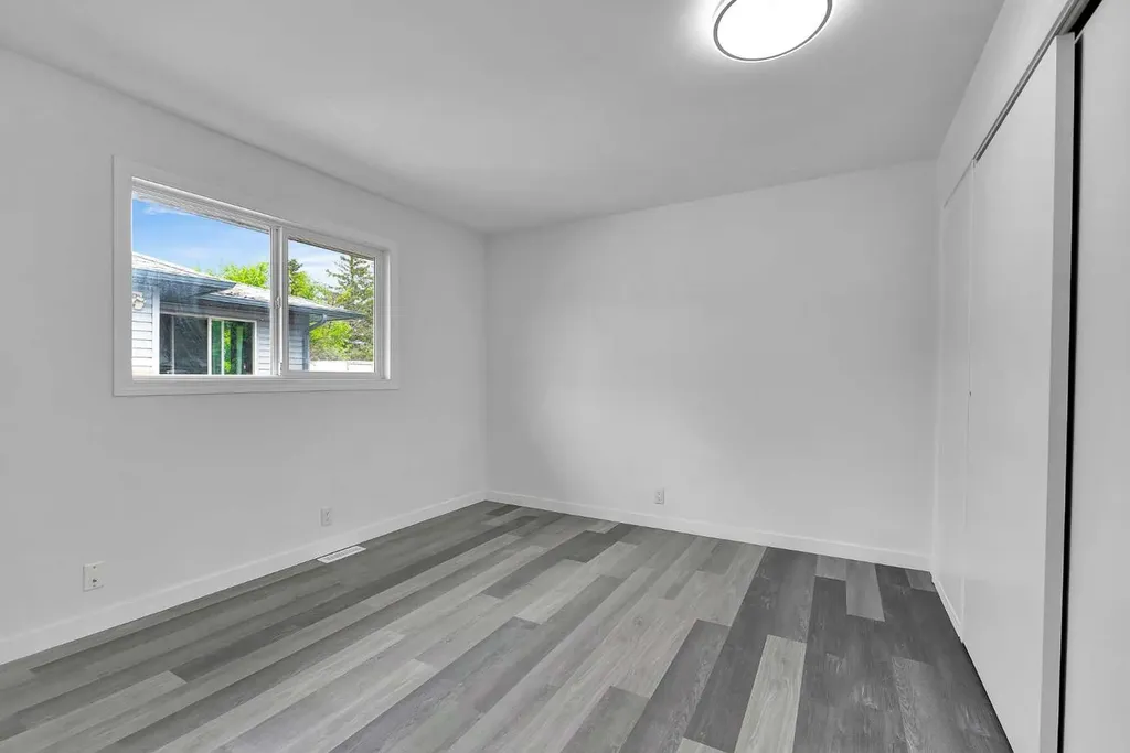 3820 14 Avenue SE Calgary AB T2A 0K3