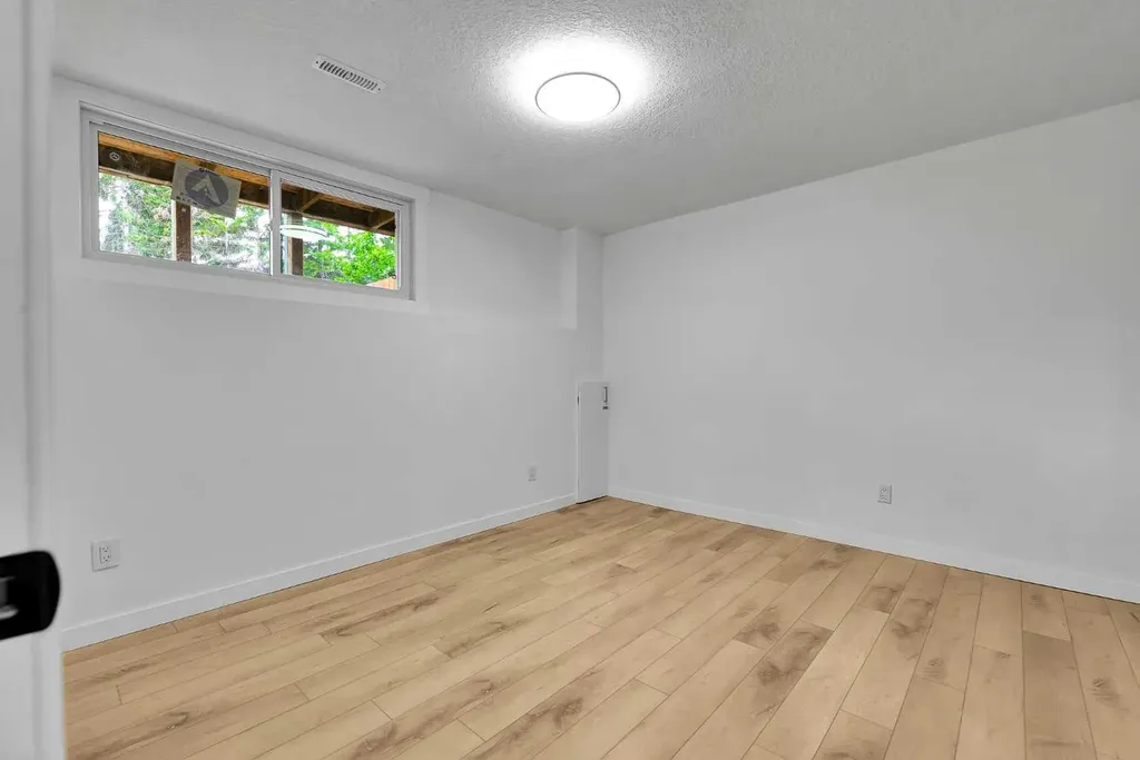 3820 14 Avenue SE Calgary AB T2A 0K3