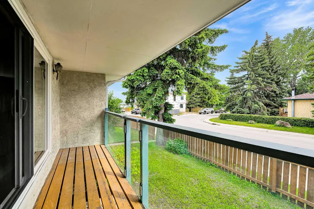 3820 14 Avenue SE Calgary AB T2A 0K3