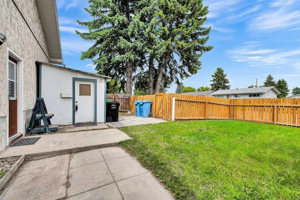 3820 14 Avenue SE Calgary AB T2A 0K3