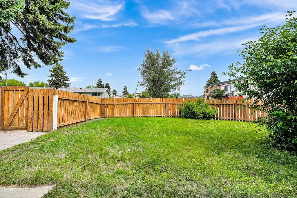 3820 14 Avenue SE Calgary AB T2A 0K3