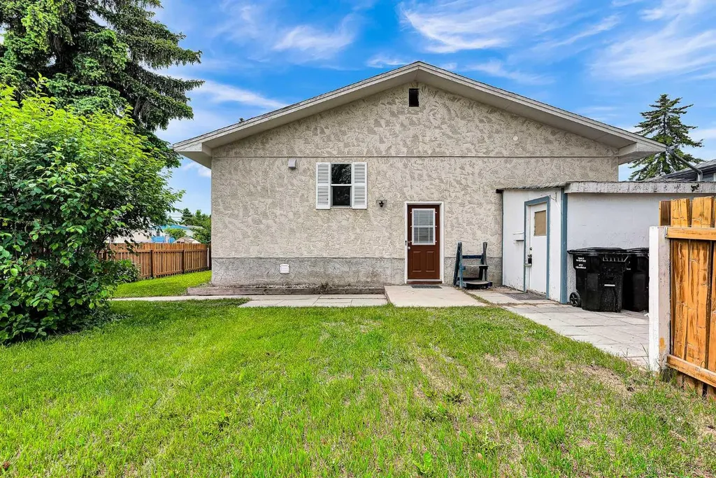 3820 14 Avenue SE Calgary AB T2A 0K3