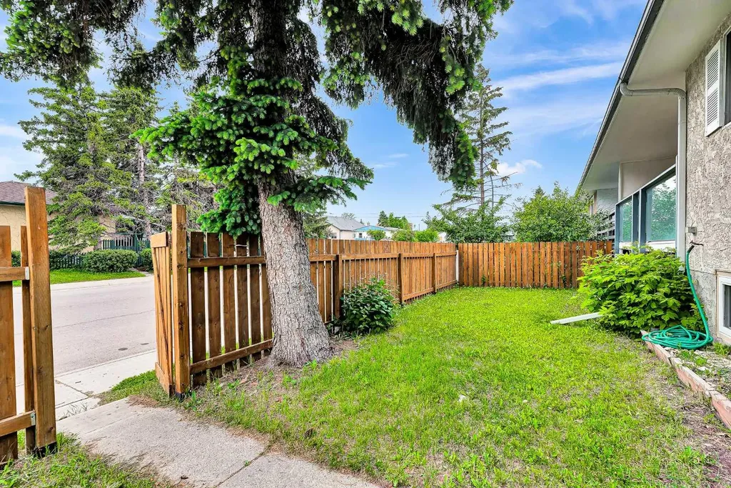 3820 14 Avenue SE Calgary AB T2A 0K3