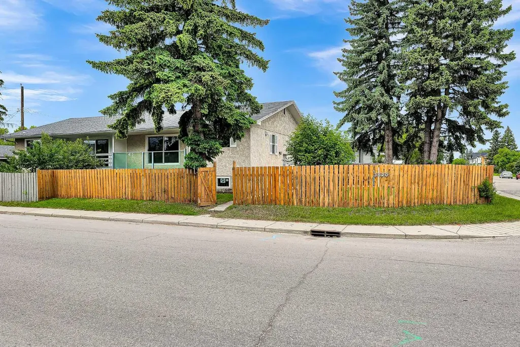 3820 14 Avenue SE Calgary AB T2A 0K3
