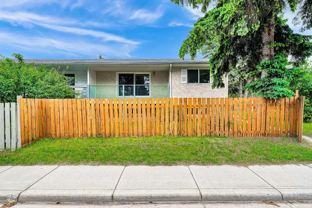 3820 14 Avenue SE Calgary AB T2A 0K3