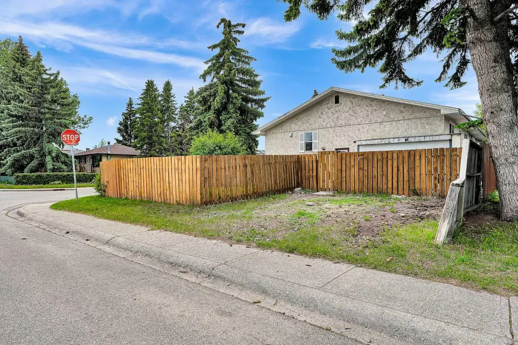 3820 14 Avenue SE Calgary AB T2A 0K3