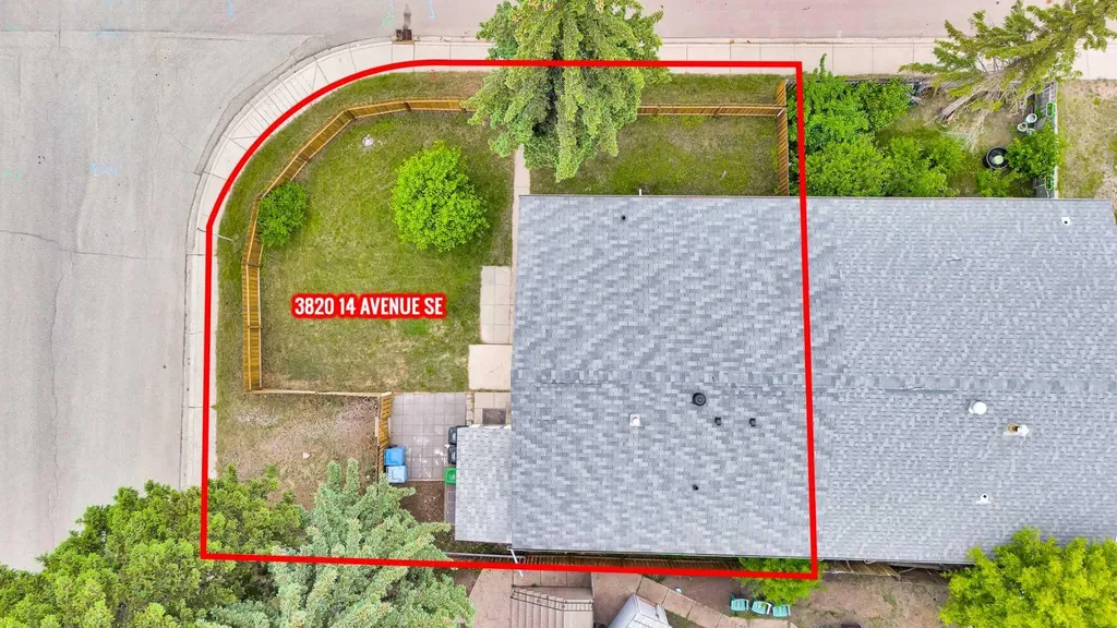 3820 14 Avenue SE Calgary AB T2A 0K3