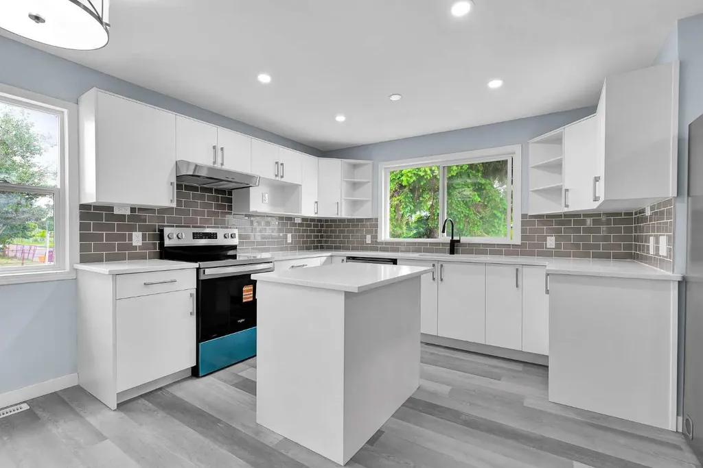3820 14 Avenue SE Calgary AB T2A 0K3