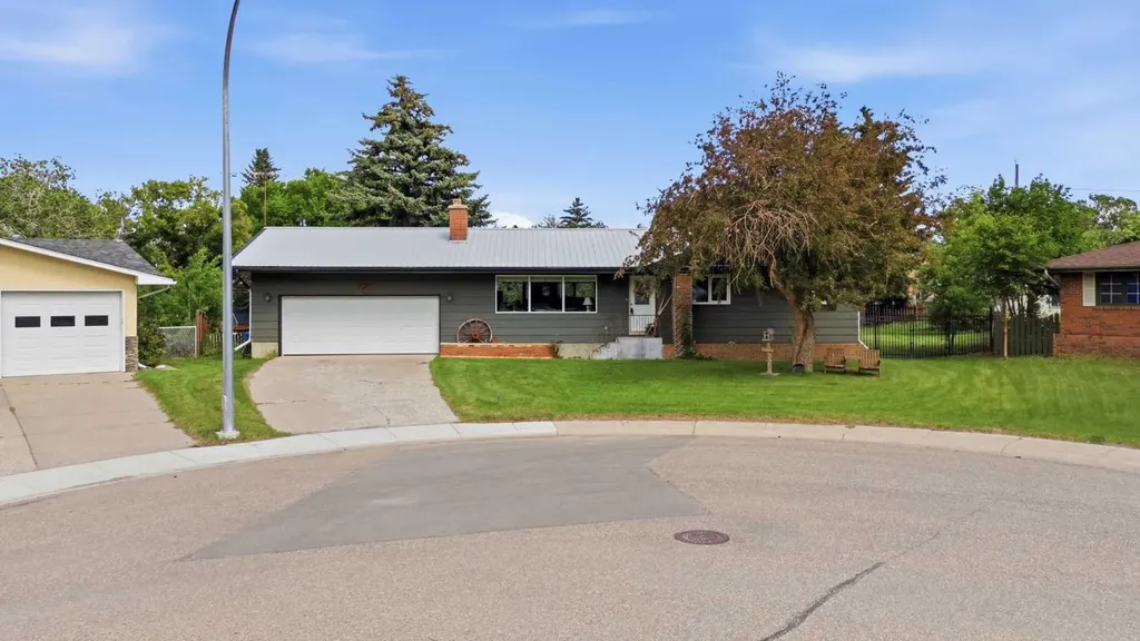 2305 17 Street Nanton AB T0L 1R0