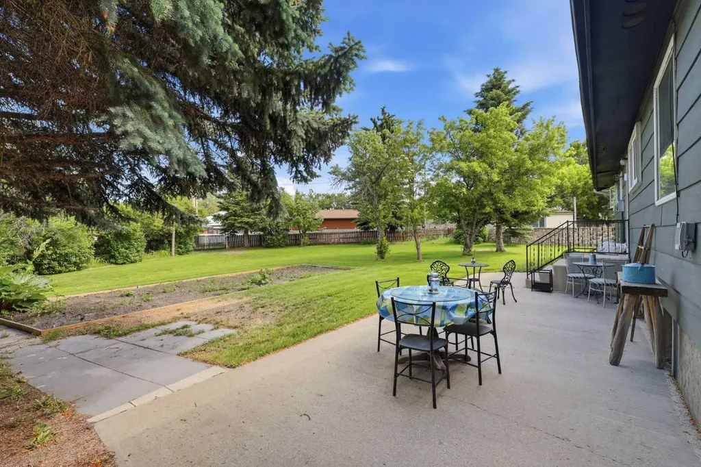 2305 17 Street Nanton AB T0L 1R0