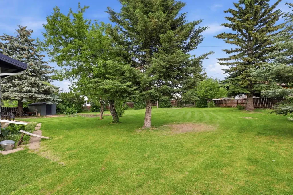 2305 17 Street Nanton AB T0L 1R0
