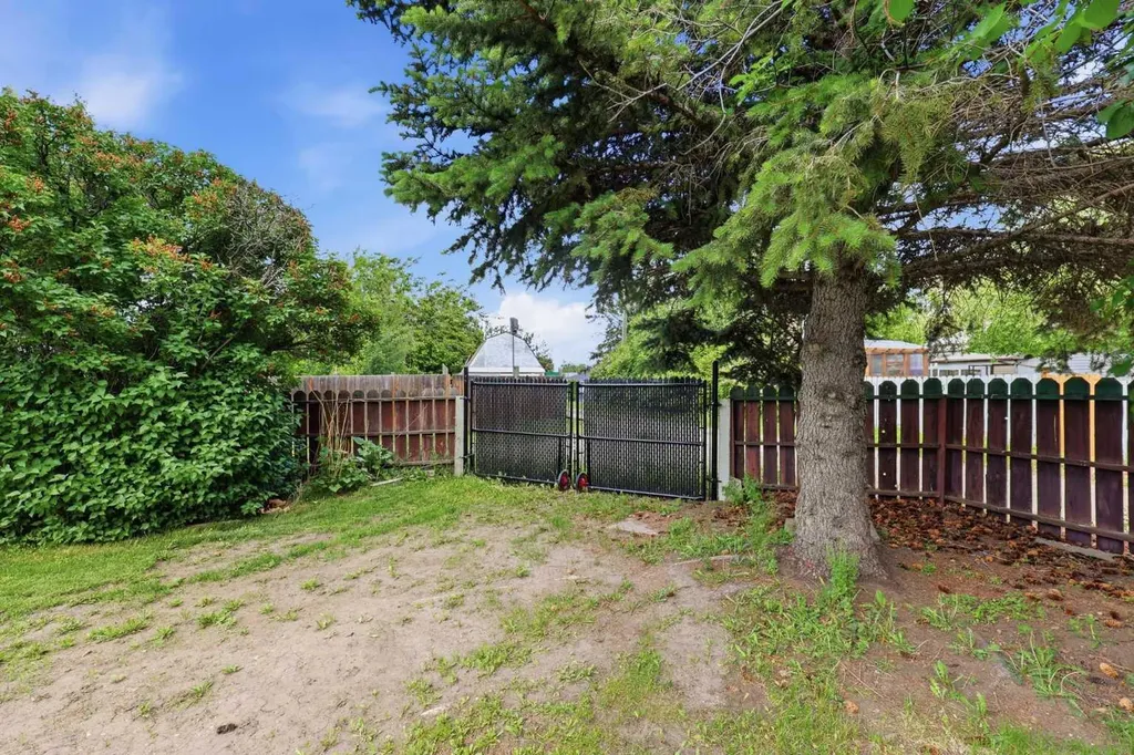 2305 17 Street Nanton AB T0L 1R0