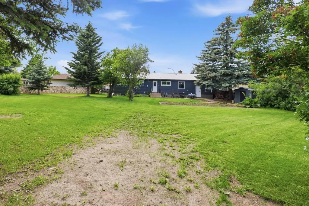 2305 17 Street Nanton AB T0L 1R0