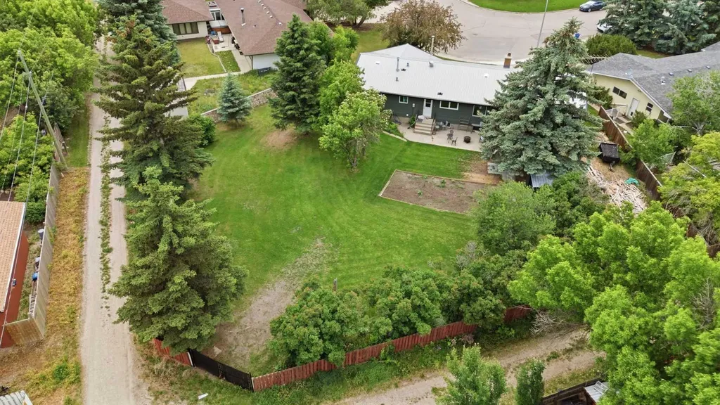 2305 17 Street Nanton AB T0L 1R0