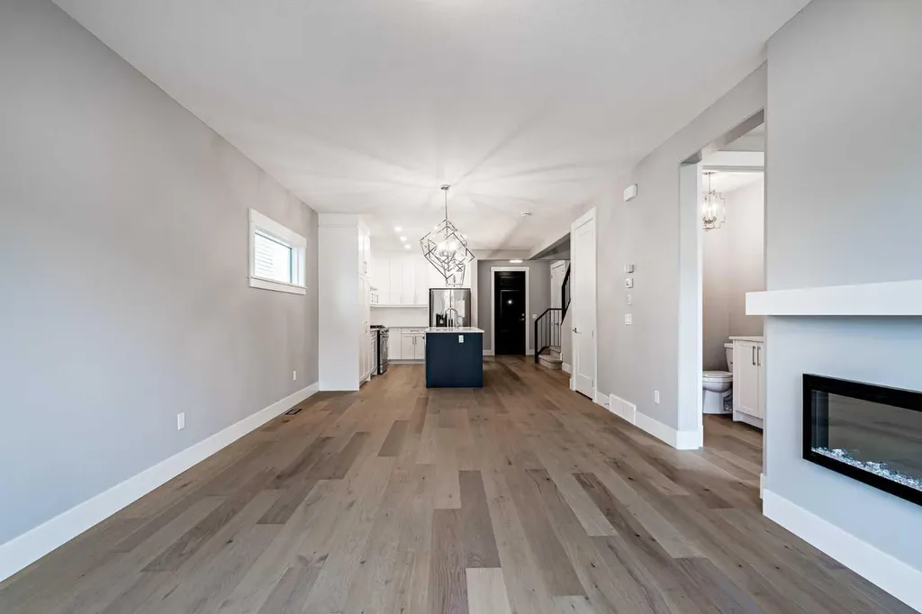 925 Reynolds Lane SW Airdrie AB T4B 5L7