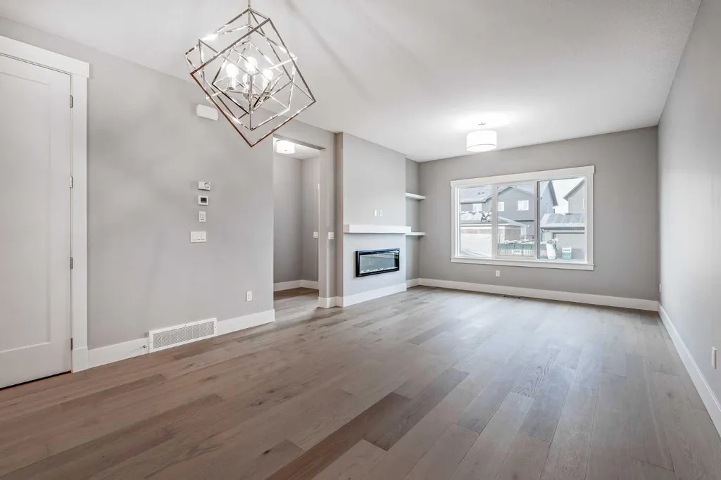 925 Reynolds Lane SW Airdrie AB T4B 5L7