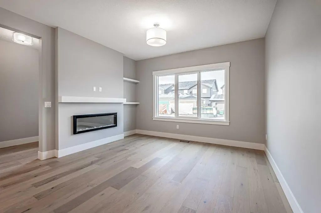925 Reynolds Lane SW Airdrie AB T4B 5L7